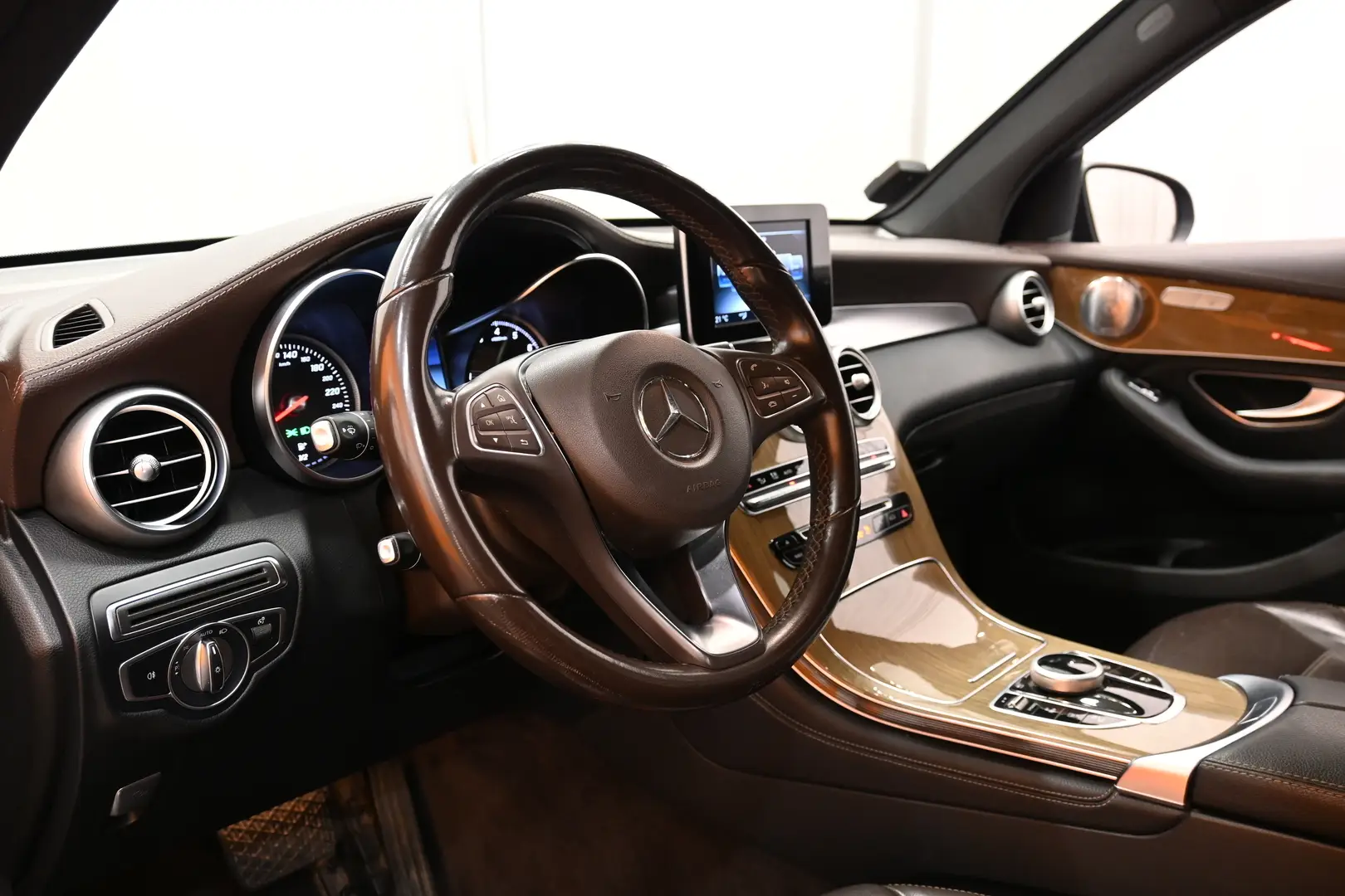 Car Image - 2DMkeLTdH8i7n6PJ8kq7vE