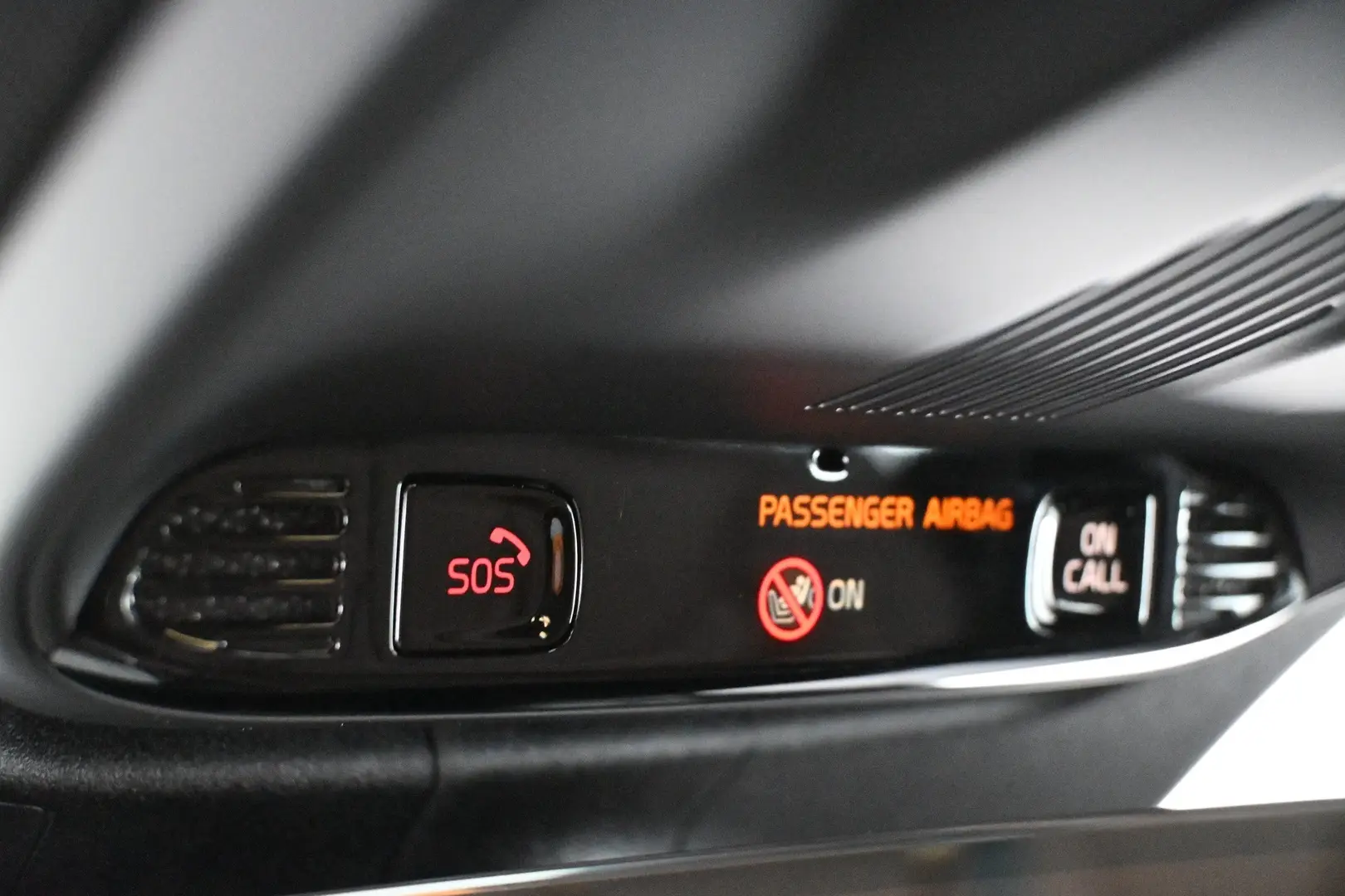 Car Image - 1MlQn8DsFCXD1x4hMzlZZk