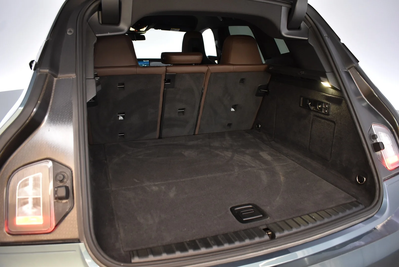 Car Image - 7uiWzLOeFsfXRGRPJAyndb