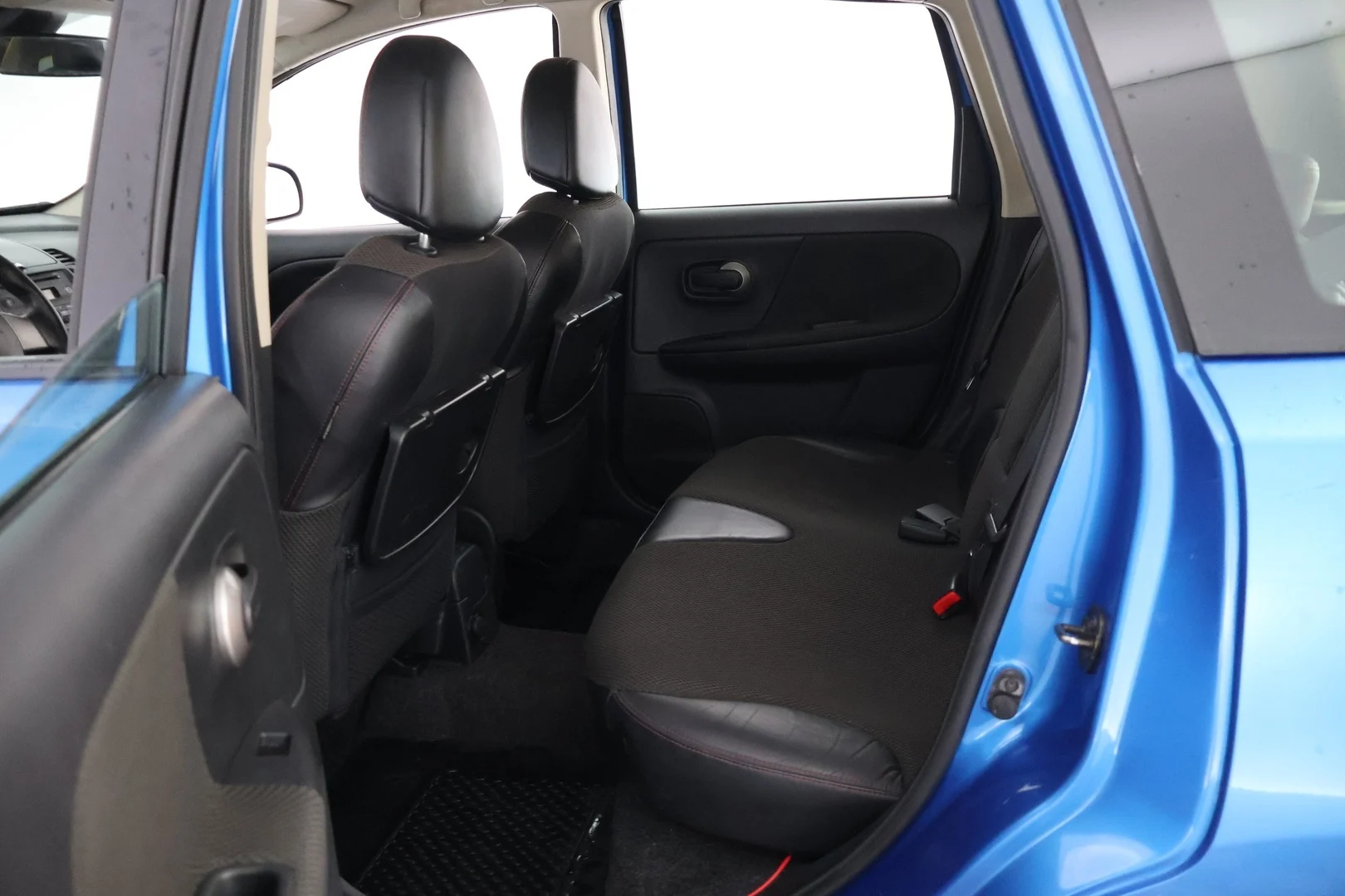 Car Image - 3kzV9CPiDaIwT6XUrP6IVy