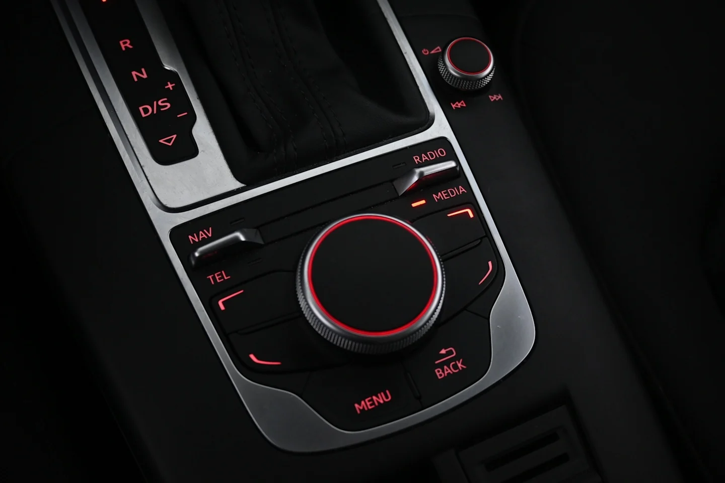 Car Image - 4evnhuysE2hLjY3RLl7IzG