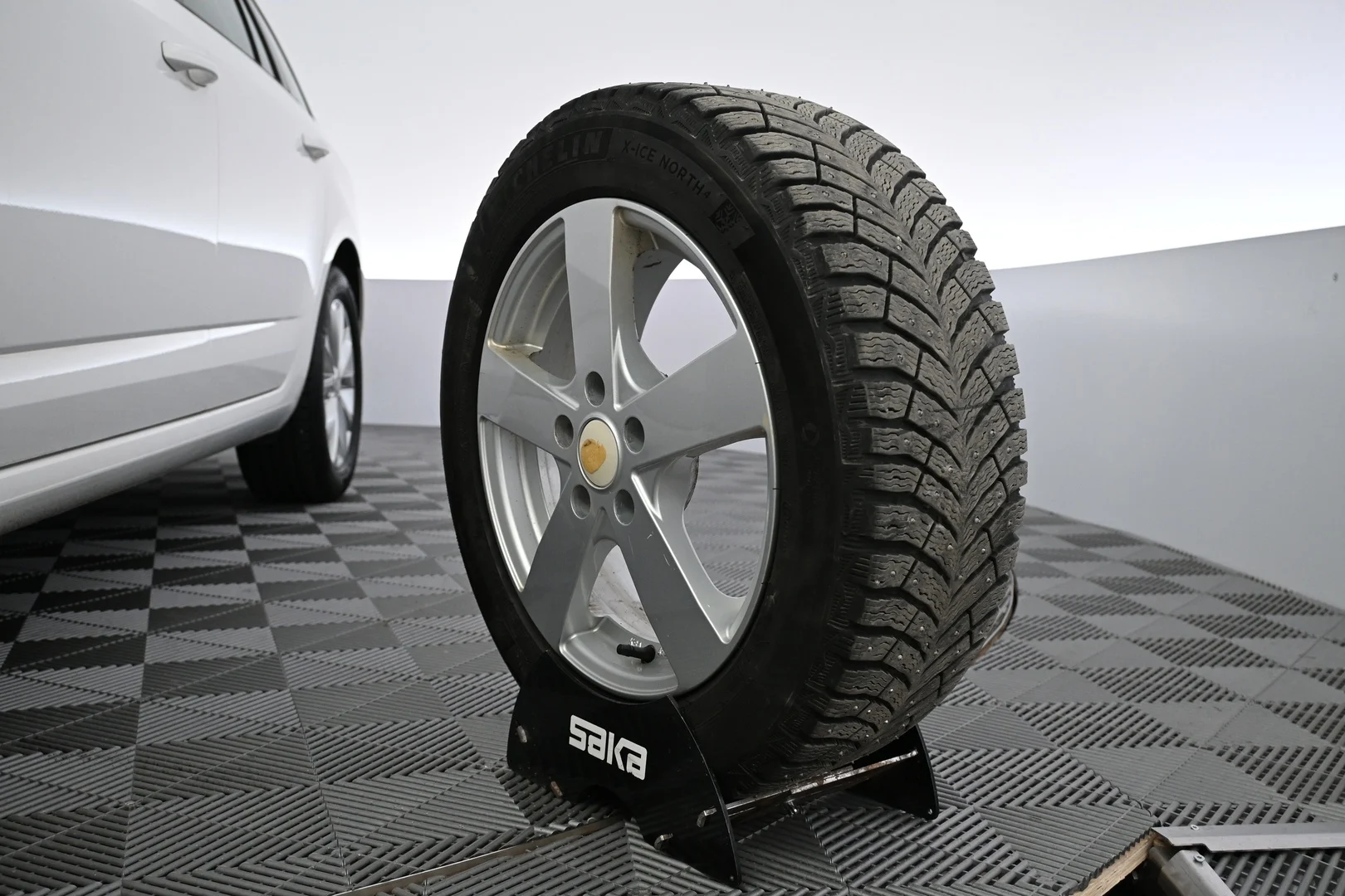 Car Image - 7xyXTemRP8voErcYr3Nb2X