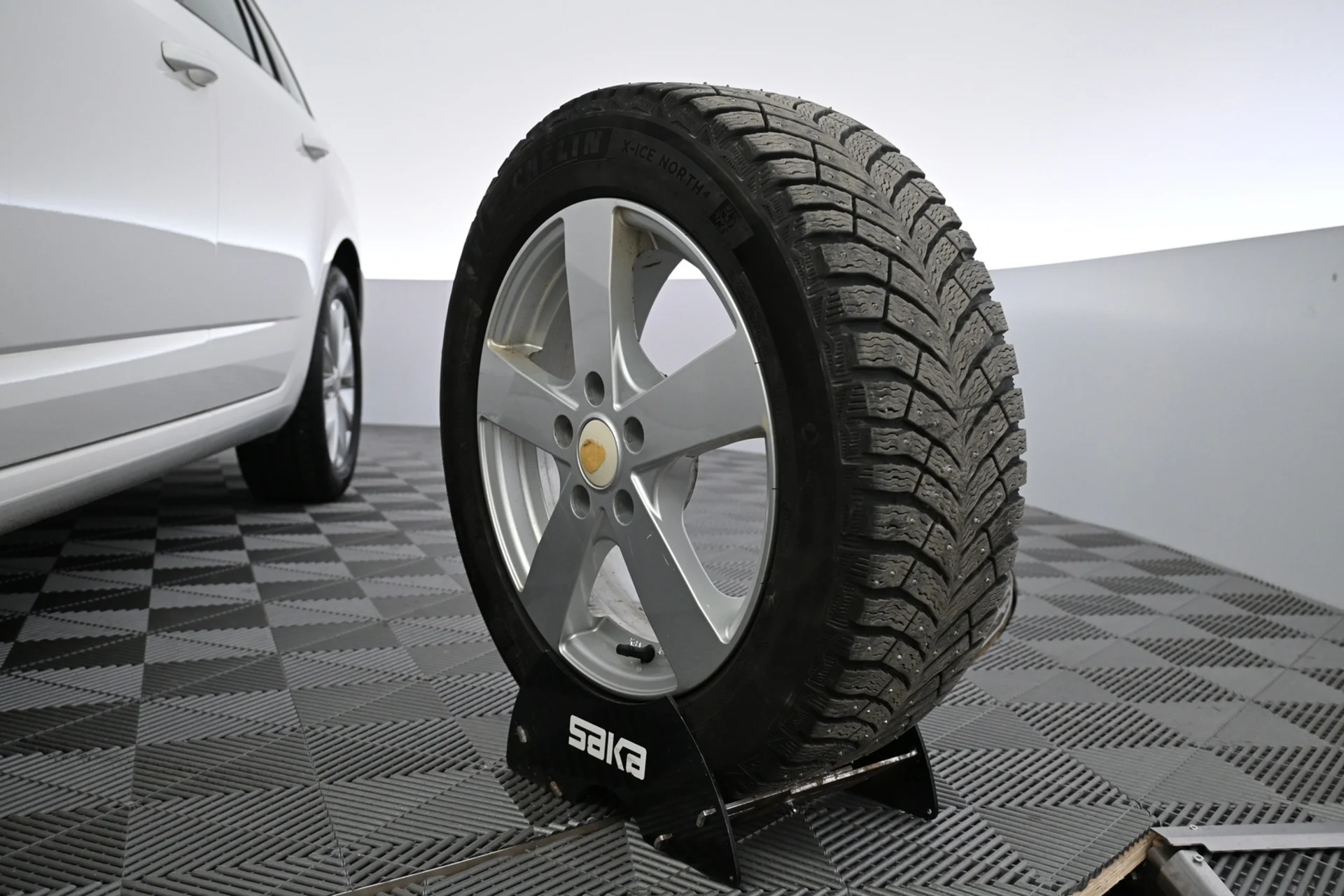 Car Image - 7xyXTemRP8voErcYr3Nb2X