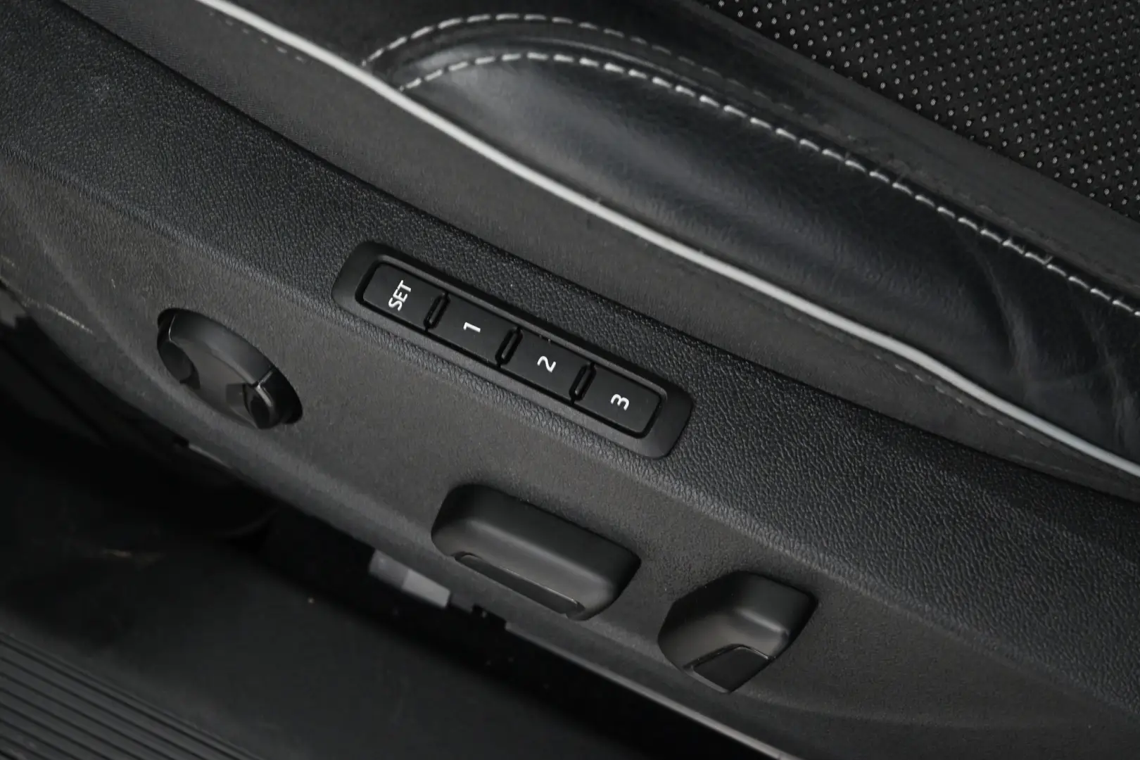 Car Image - 67f0P4Cwi2clHJnZLfDdLN
