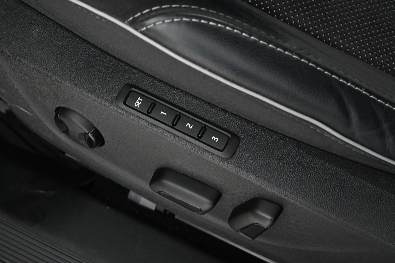 Car Image - 67f0P4Cwi2clHJnZLfDdLN