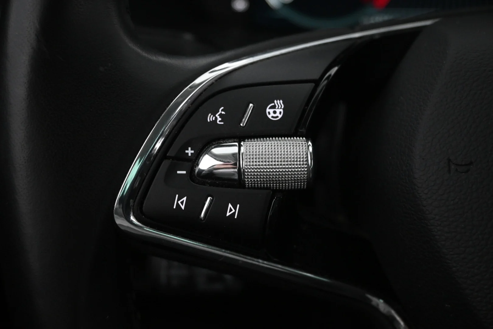 Car Image - VleohPMfyjKwJ2wKS0iys