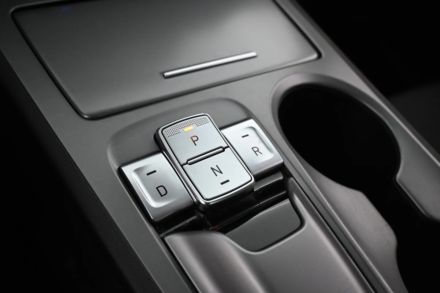 Car Image - 2pjATAr0LYPd7MzF66MD0u
