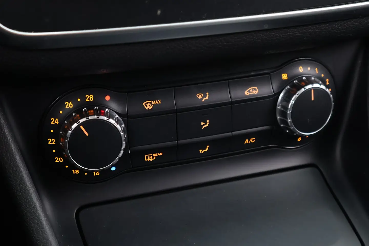 Car Image - 1DB176wg28Jr9Jg69QGBKD