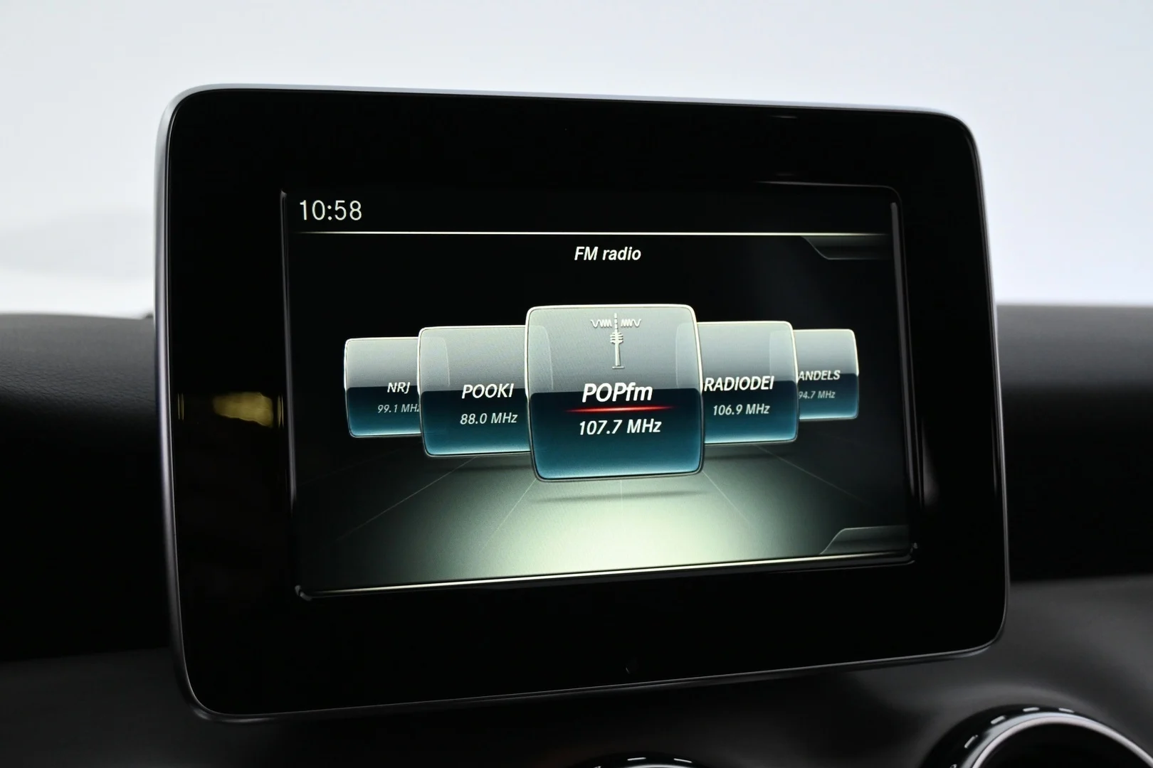 Car Image - 2uBU0KIcKFXFwSIt7KT4S6