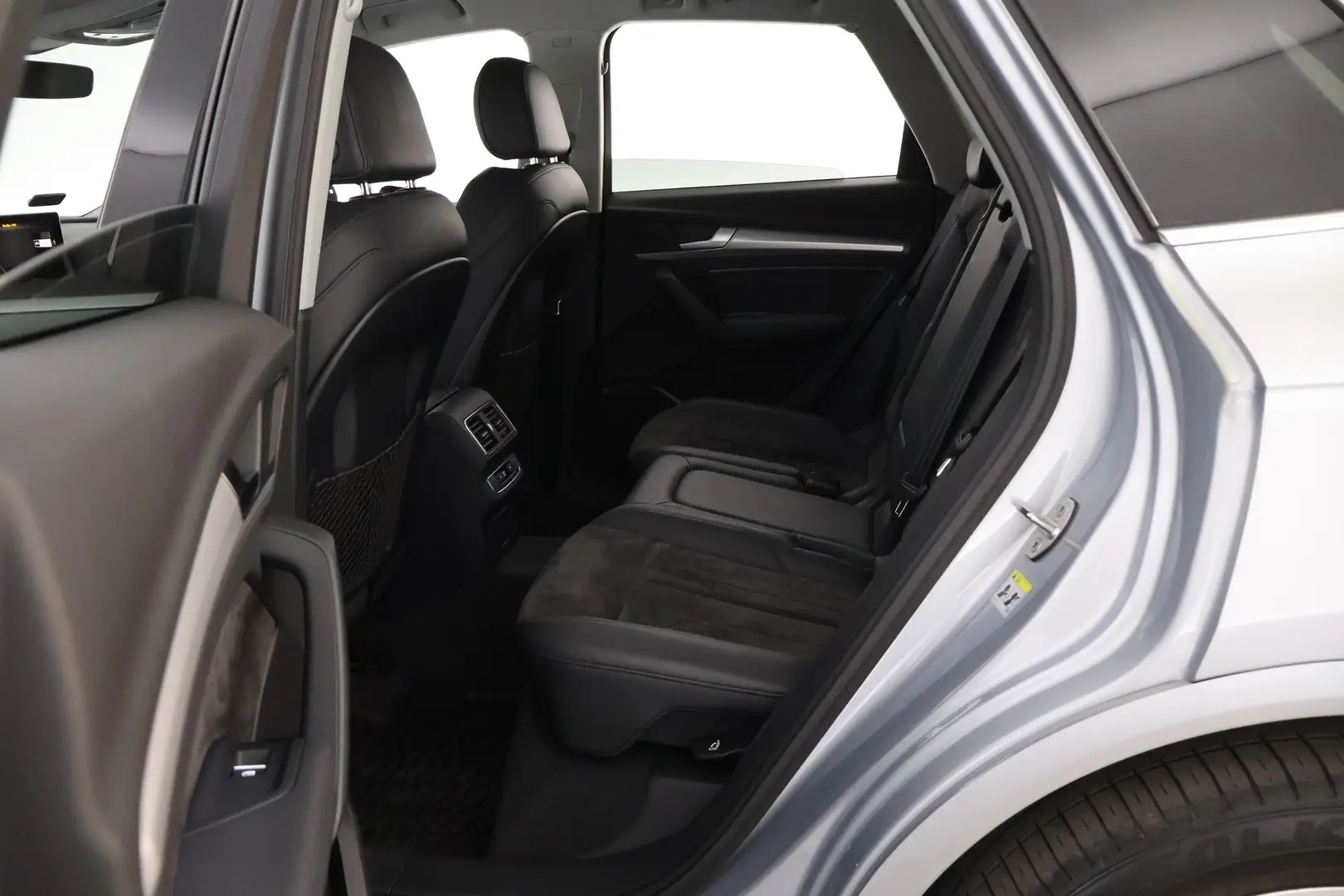 Car Image - HMoefmrmAZi2sJYSM3Nkr