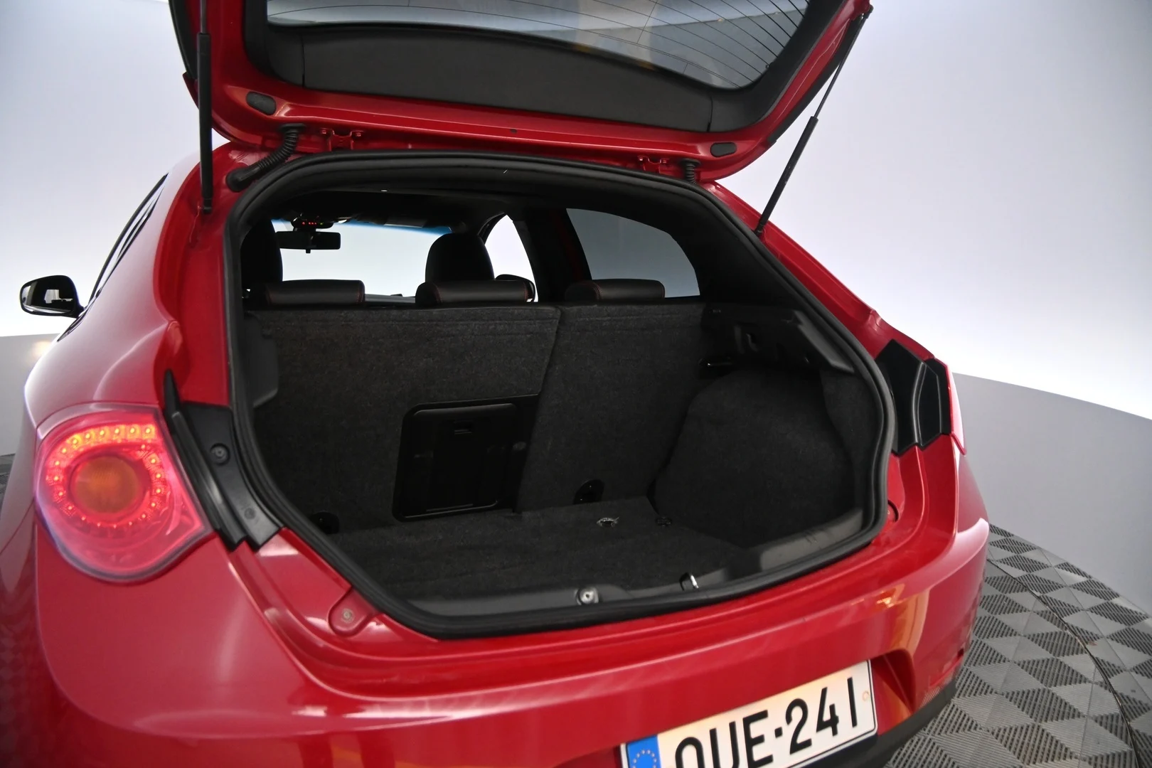 Car Image - 3ZnEmPYKcKY9IqTVE9GpGC