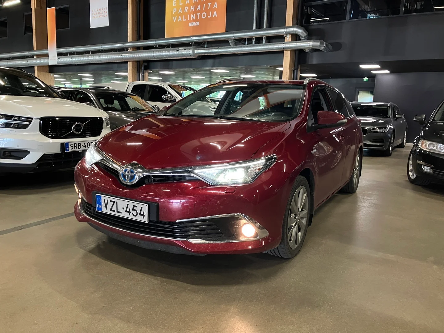 Car Image - 2Da5dn5oBneMDX8jn6gEsA