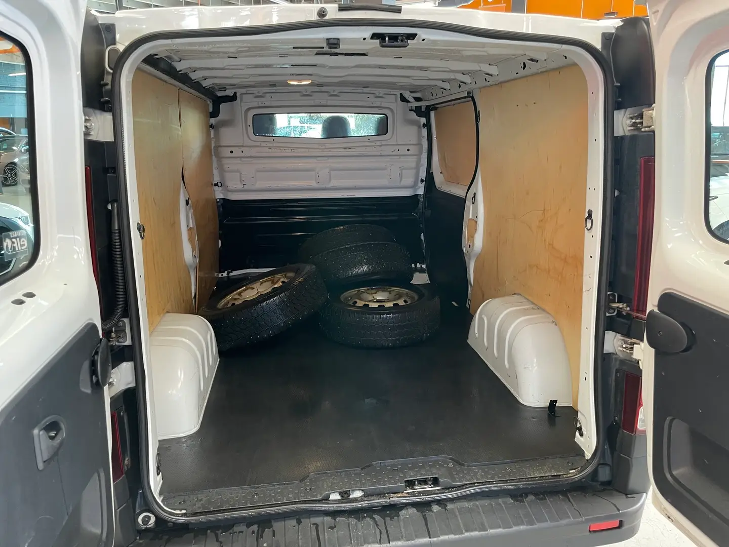 Car Image - 597bwiDeM2jqllj48VnCcy