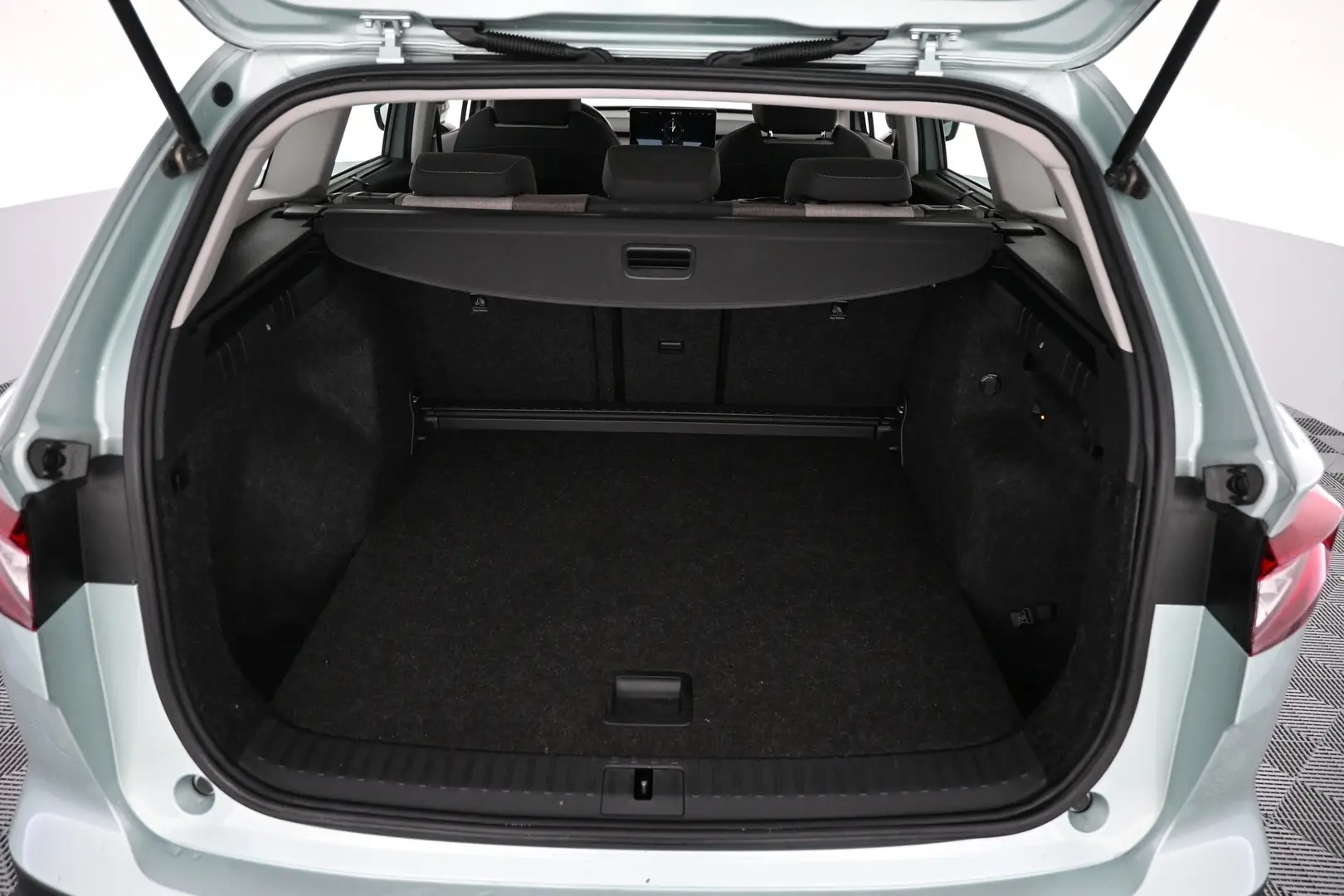 Car Image - 2u9giQqXkxyRvR6RnudEm8