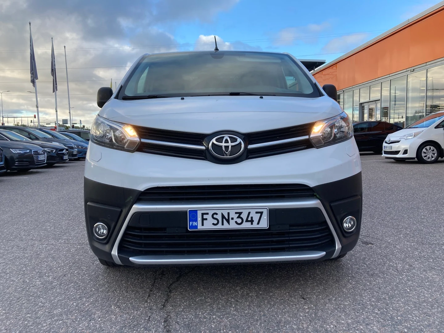 Car Image - 4ybRqXwO9nX8WFoyiyPI48