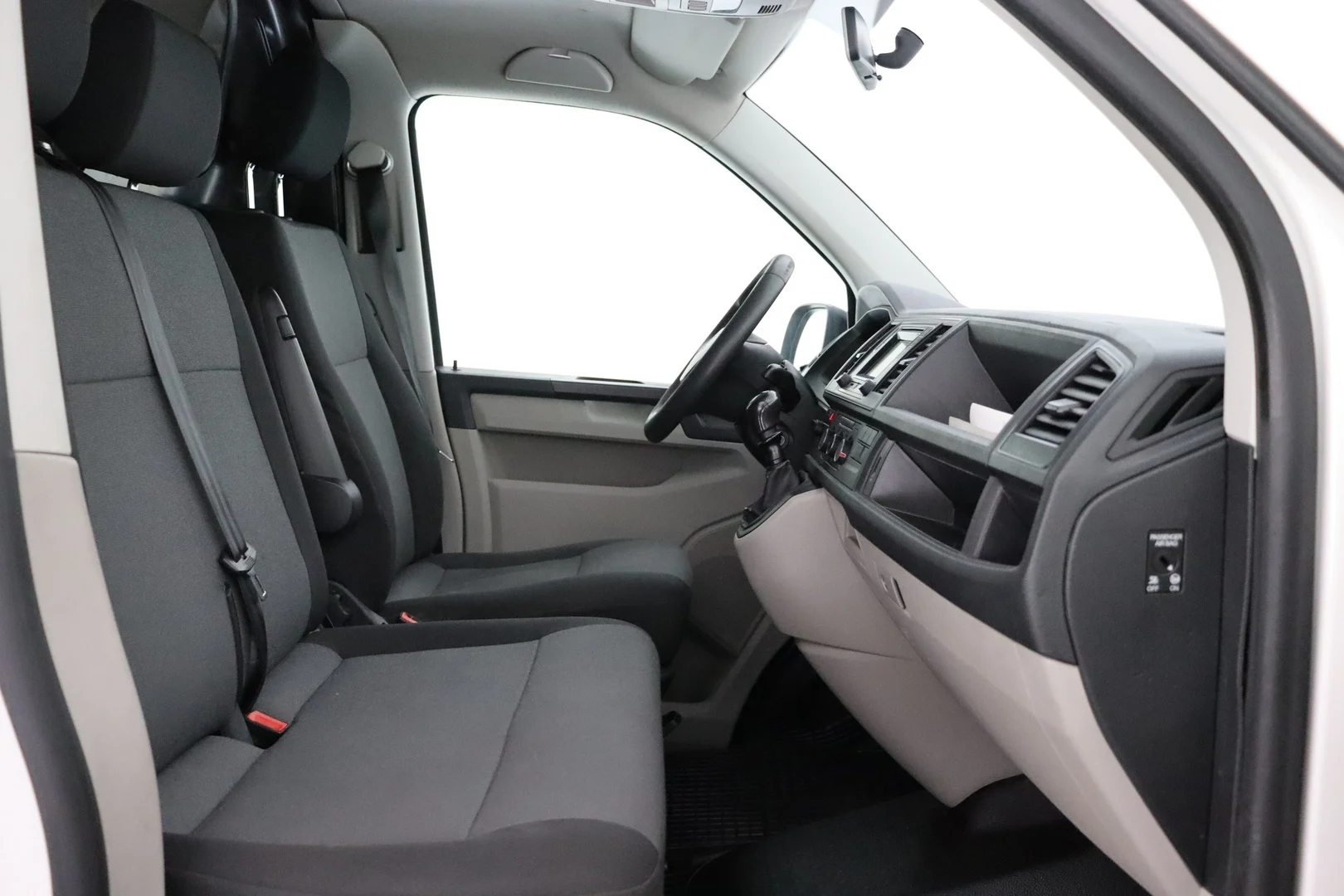 Car Image - 5YOZZQ4JNNlVicdN6fDKbD