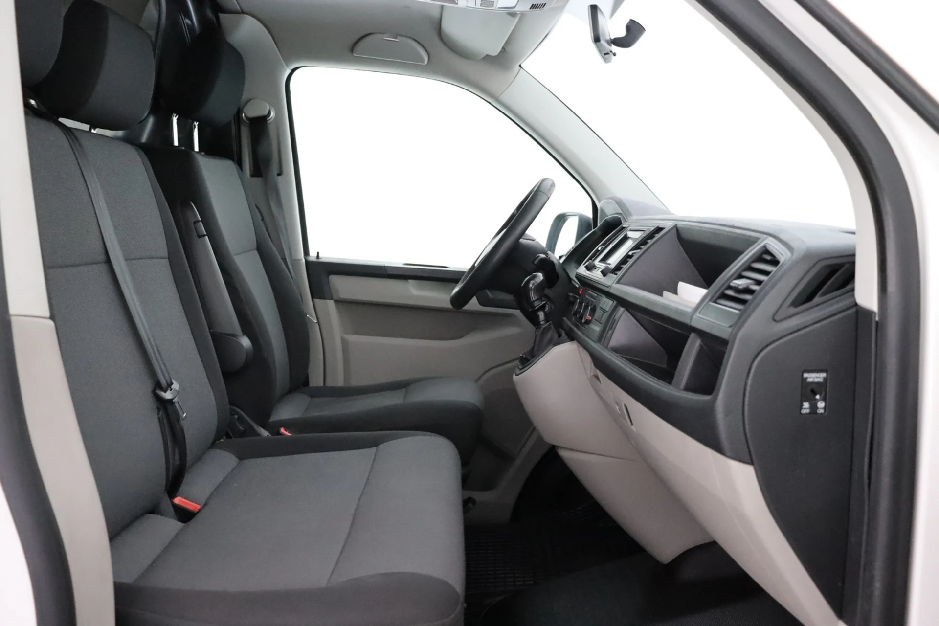 Car Image - 5YOZZQ4JNNlVicdN6fDKbD