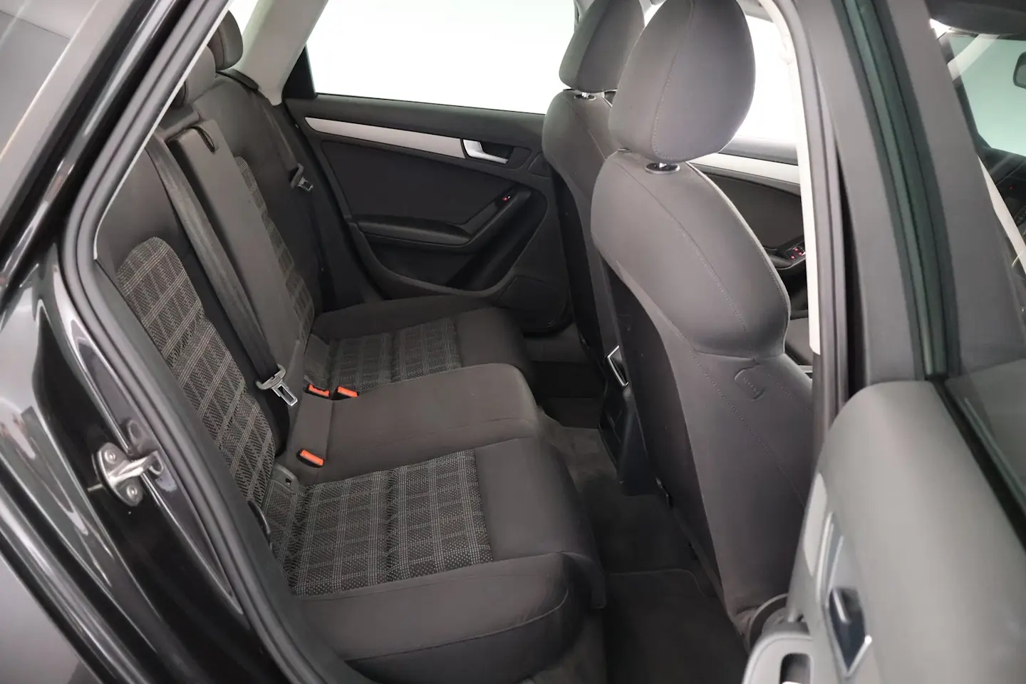 Car Image - 7HzJIOJfSh5kYWFG3XE5Kp