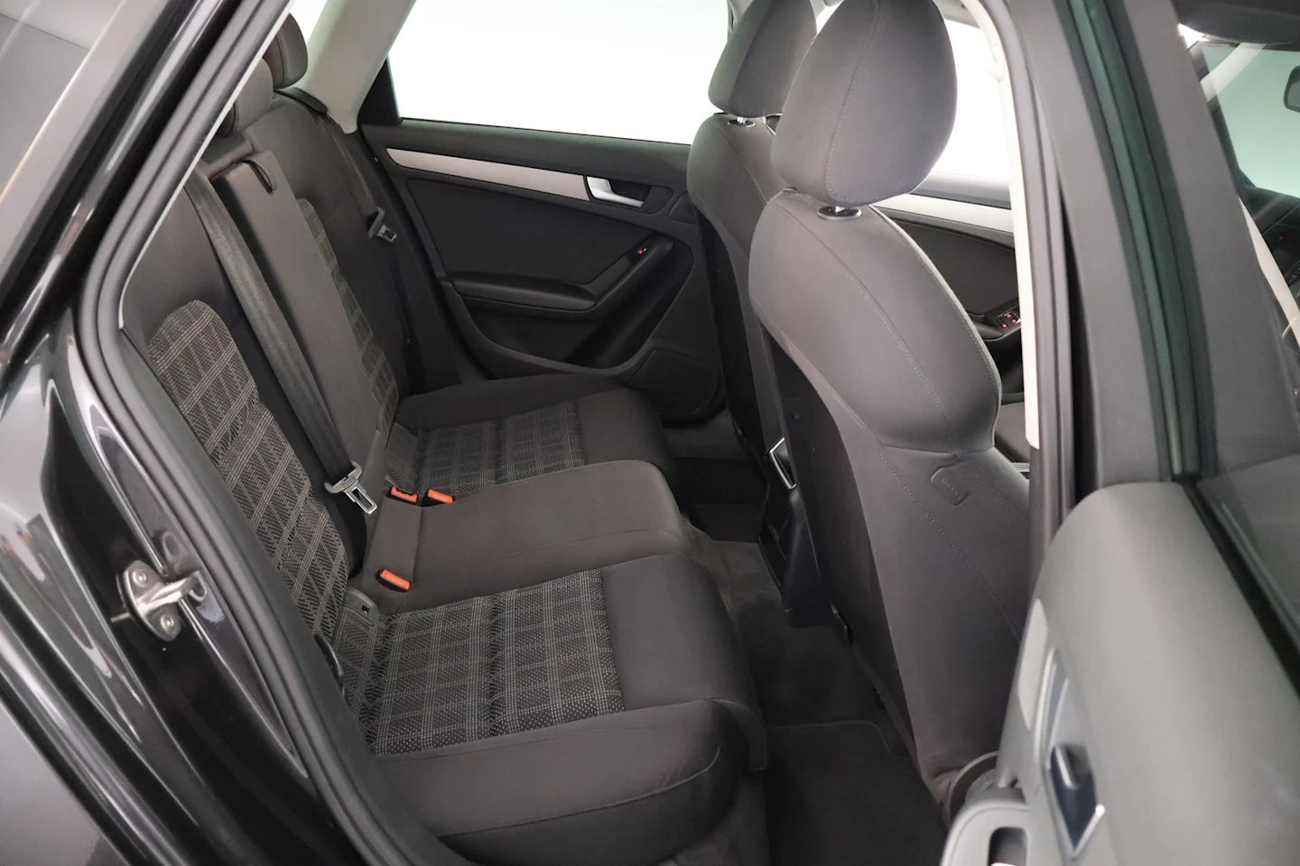 Car Image - 7HzJIOJfSh5kYWFG3XE5Kp