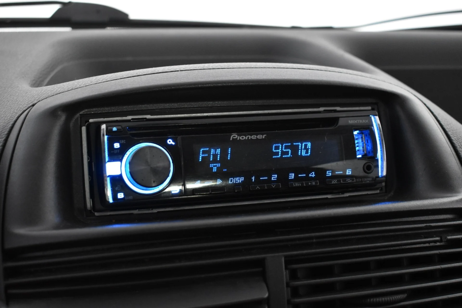 Car Image - 22g2svpzHOqJ94VzjPW8K1