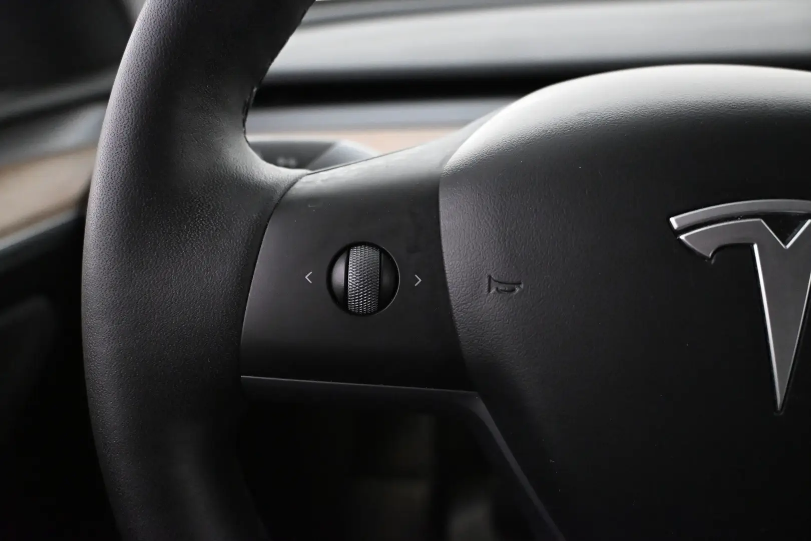 Car Image - 4wEhpALRdFjsyyXur4eTyR