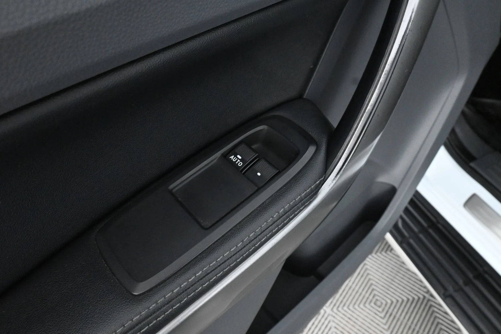 Car Image - 1M2gSHEnkyhXWQ3jFSkHG6