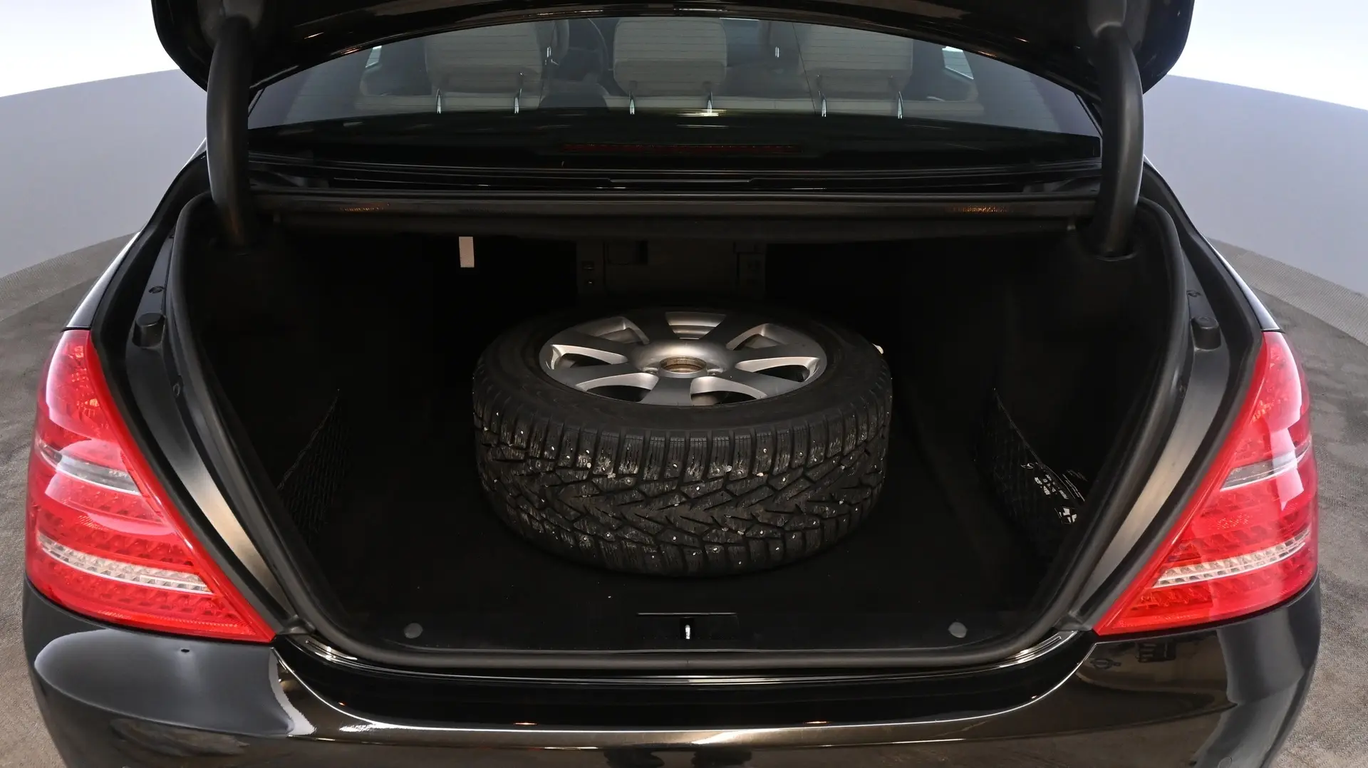 Car Image - 2jjB1OiW6LEvzJjcJ4Rp6z