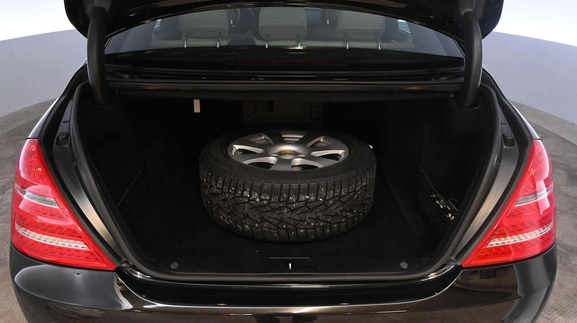Car Image - 2jjB1OiW6LEvzJjcJ4Rp6z