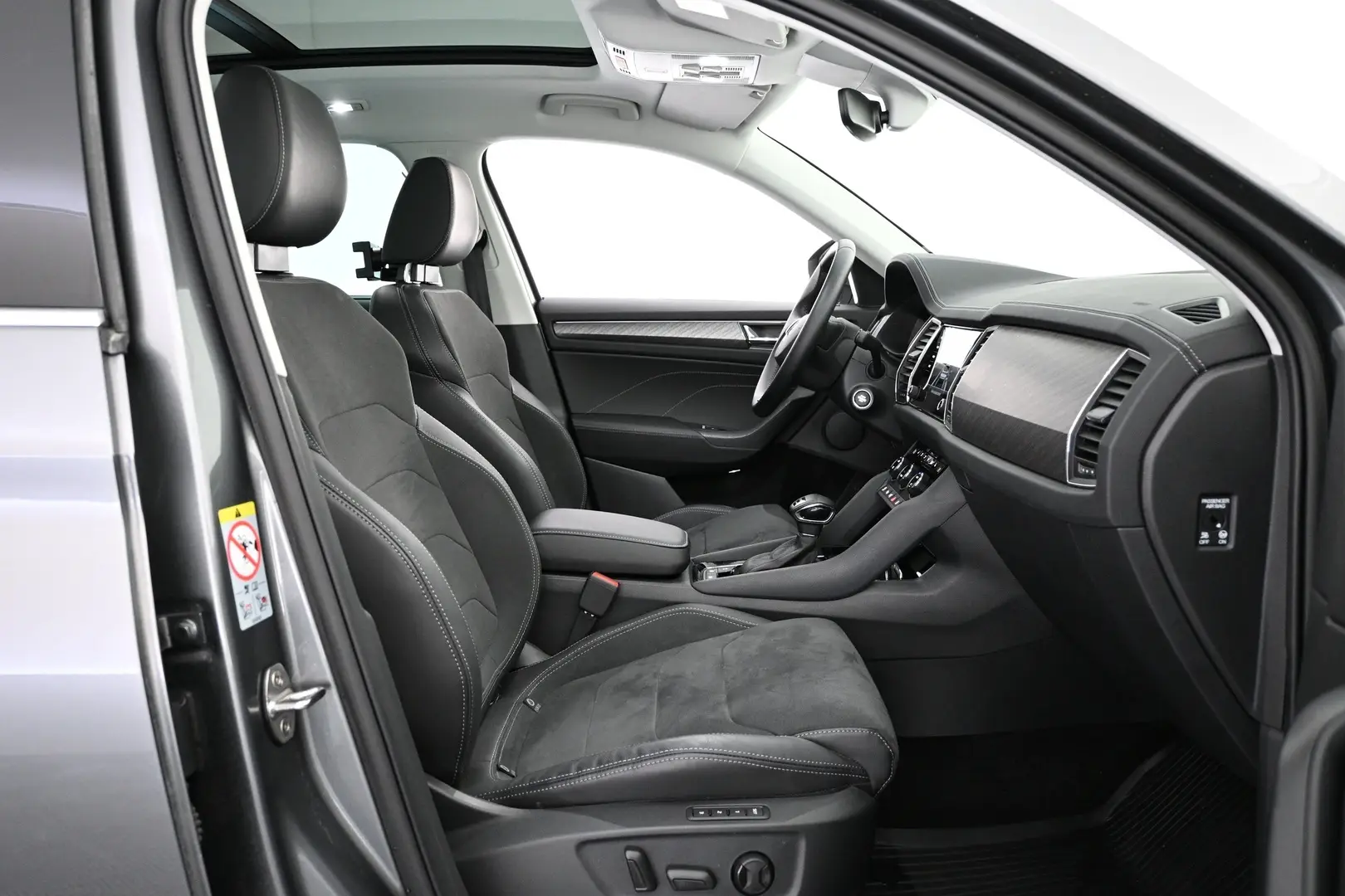 Car Image - 3LAWRwdhqbfCFBoOXEwq5b