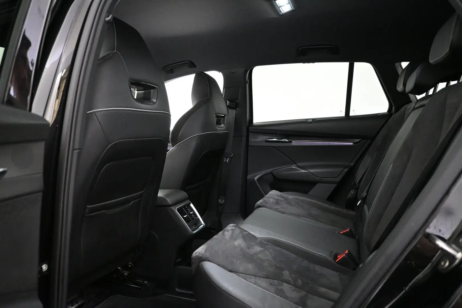 Car Image - 3W4ltdTkzK0NqUm9GenxMa
