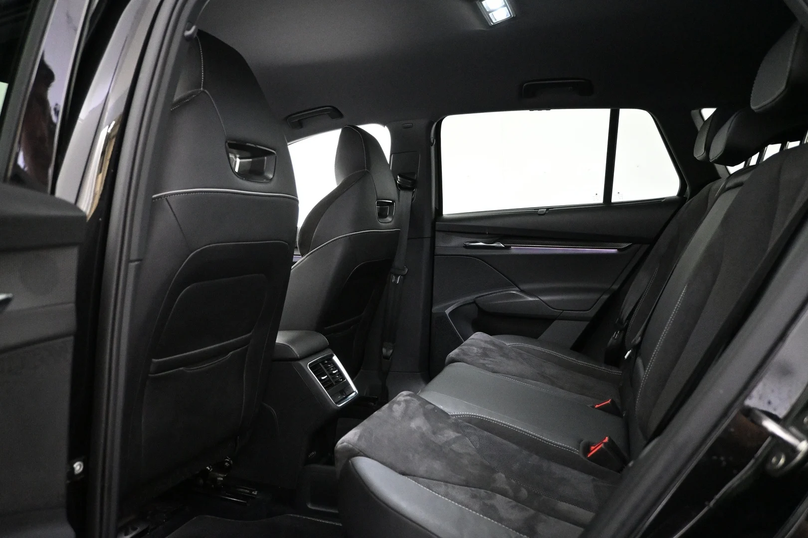 Car Image - 3W4ltdTkzK0NqUm9GenxMa