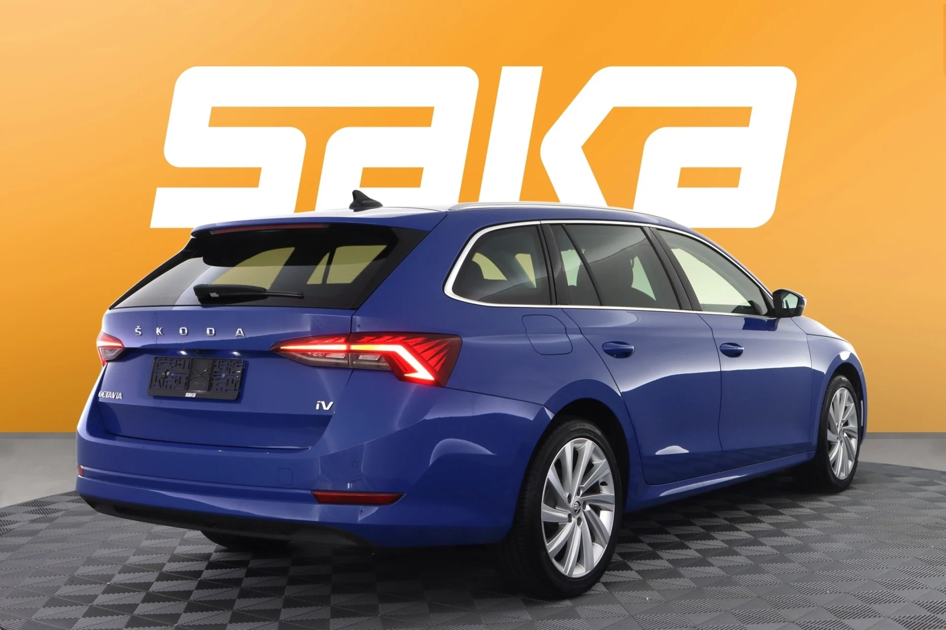 Car Image - 6clsR656LtBQvBN6nY3UTJ