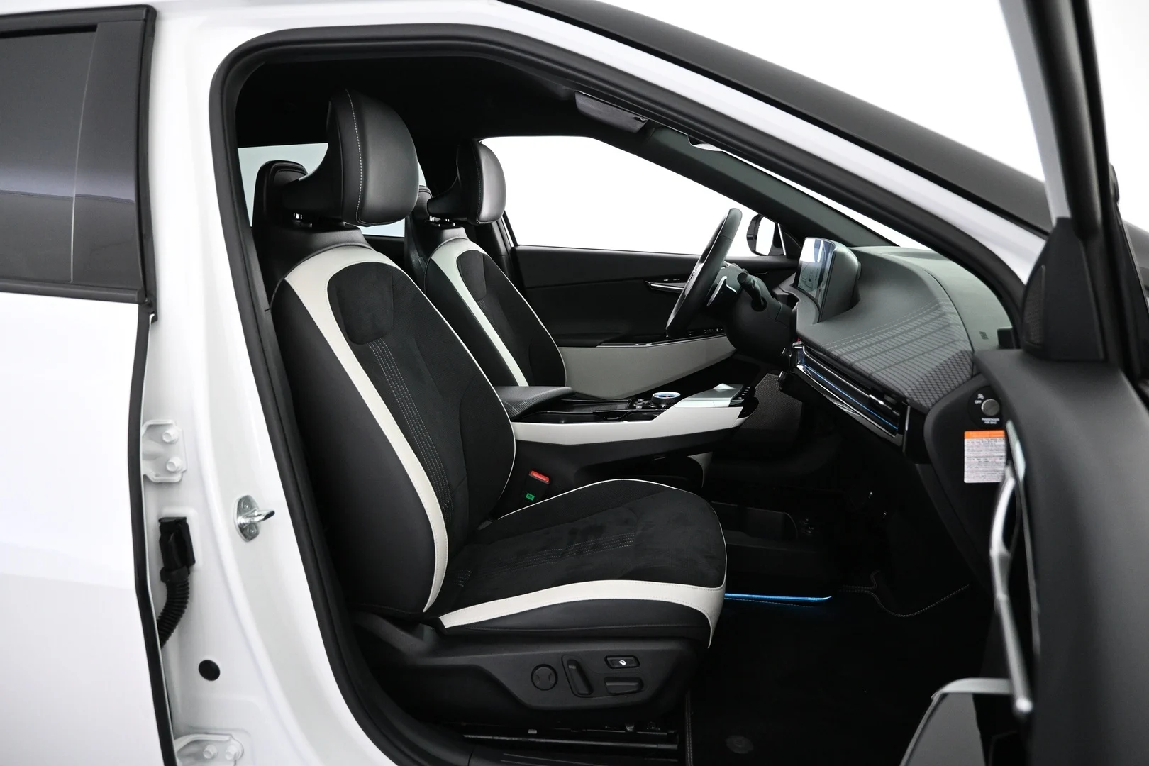 Car Image - 3JQWtrlmBI3xQQ3H2QFhEv