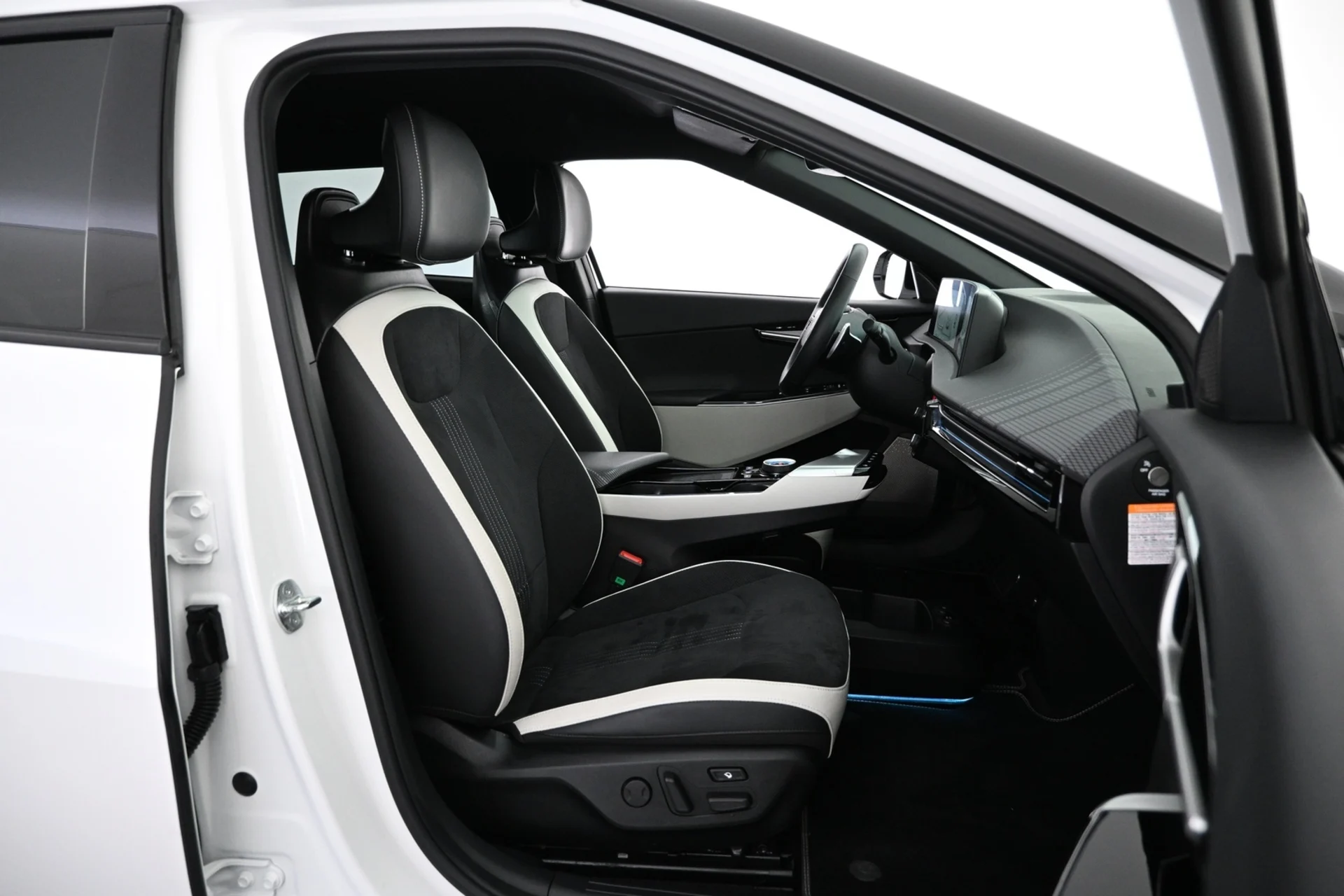 Car Image - 3JQWtrlmBI3xQQ3H2QFhEv
