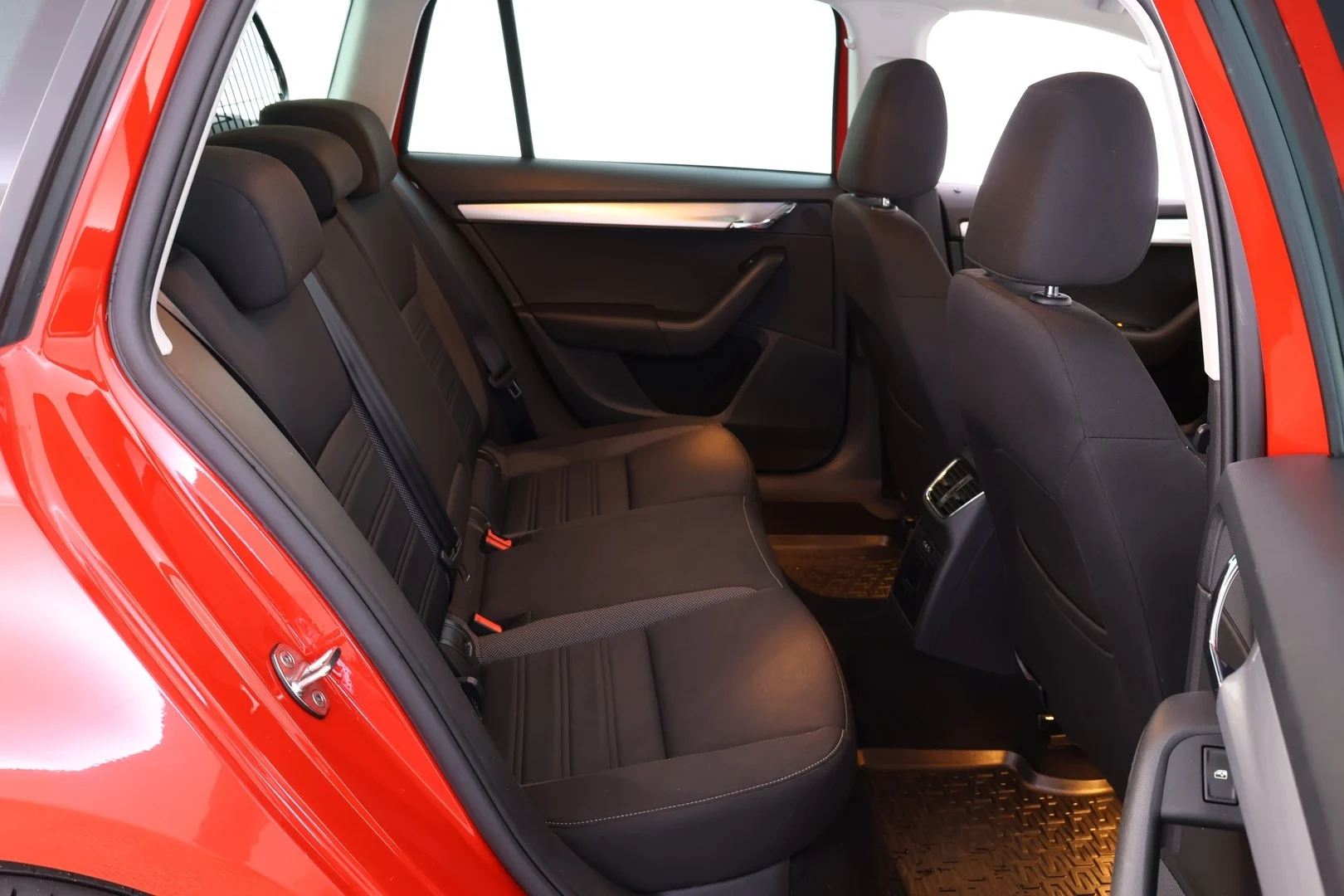 Car Image - 7jat3WjNV0lZMtONpn6vmC