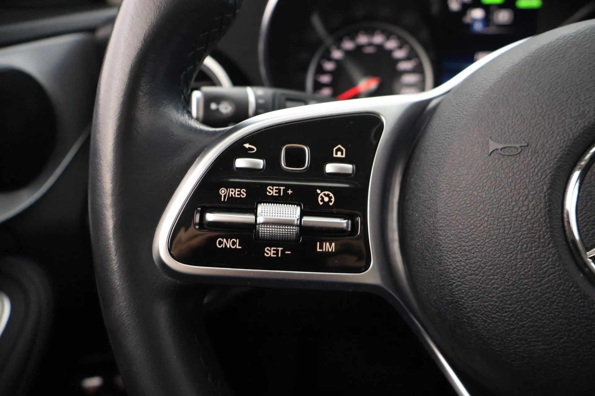 Car Image - 43f43dLUbCzLxHLRboyC0X