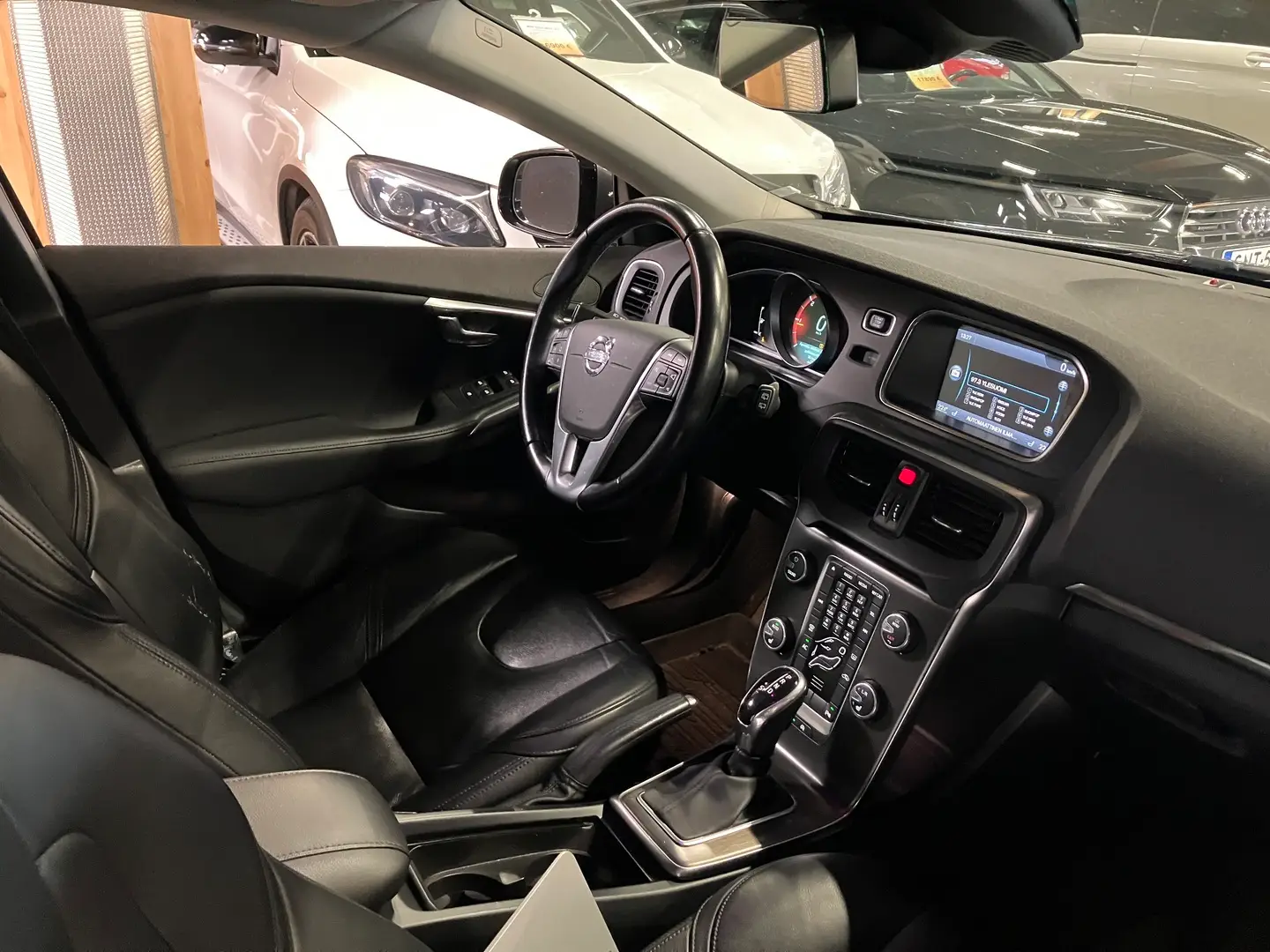 Car Image - 4UUtbR0MF4TY3QgRmK6hjS