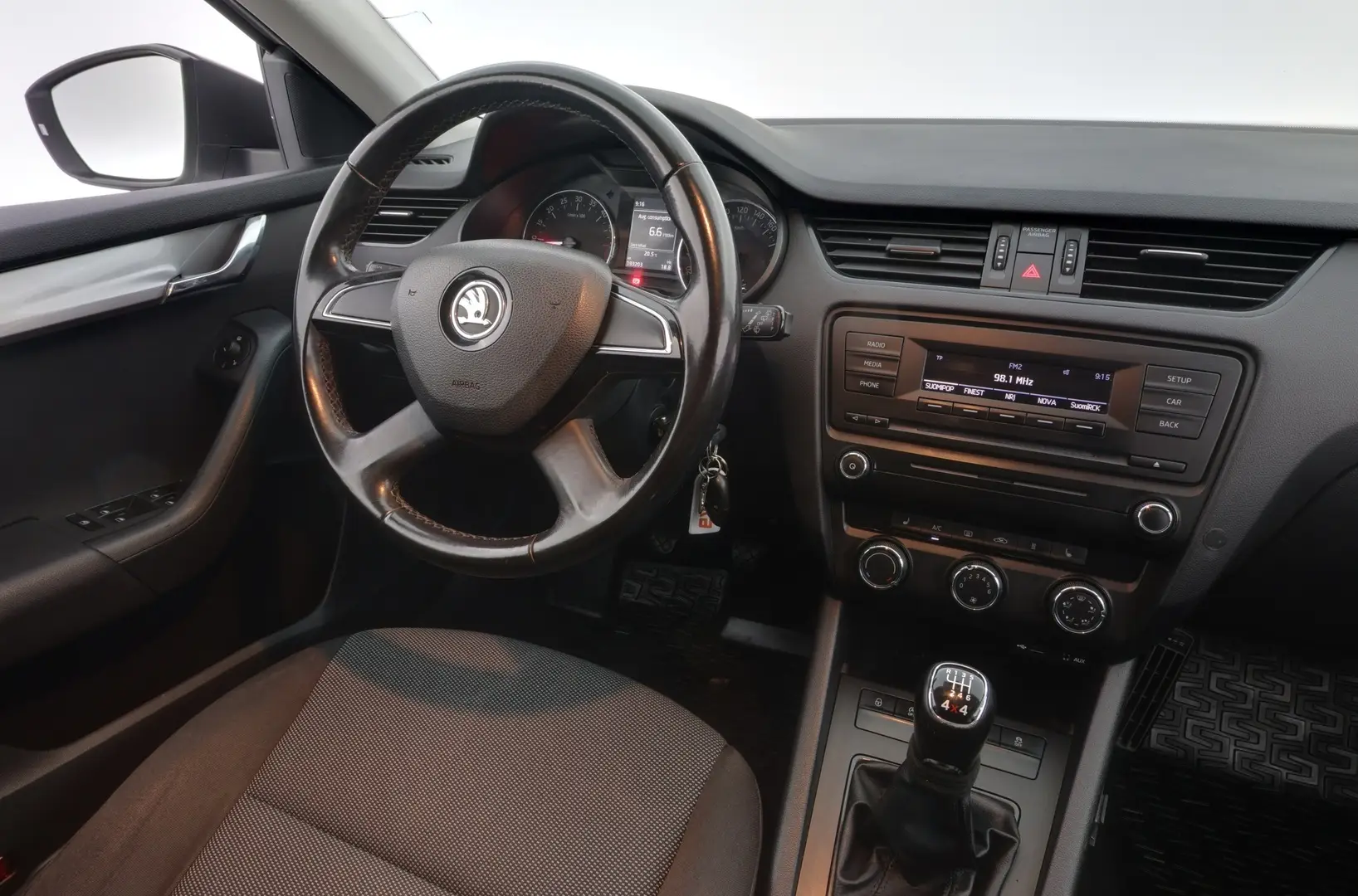 Car Image - V5BxMnSBEgLQF4Nqrz0Ak