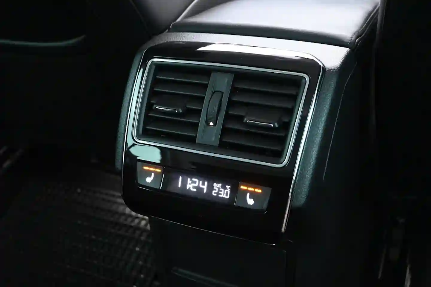 Car Image - 6ZrFRFYFGNBPKJ3rYwrZNL
