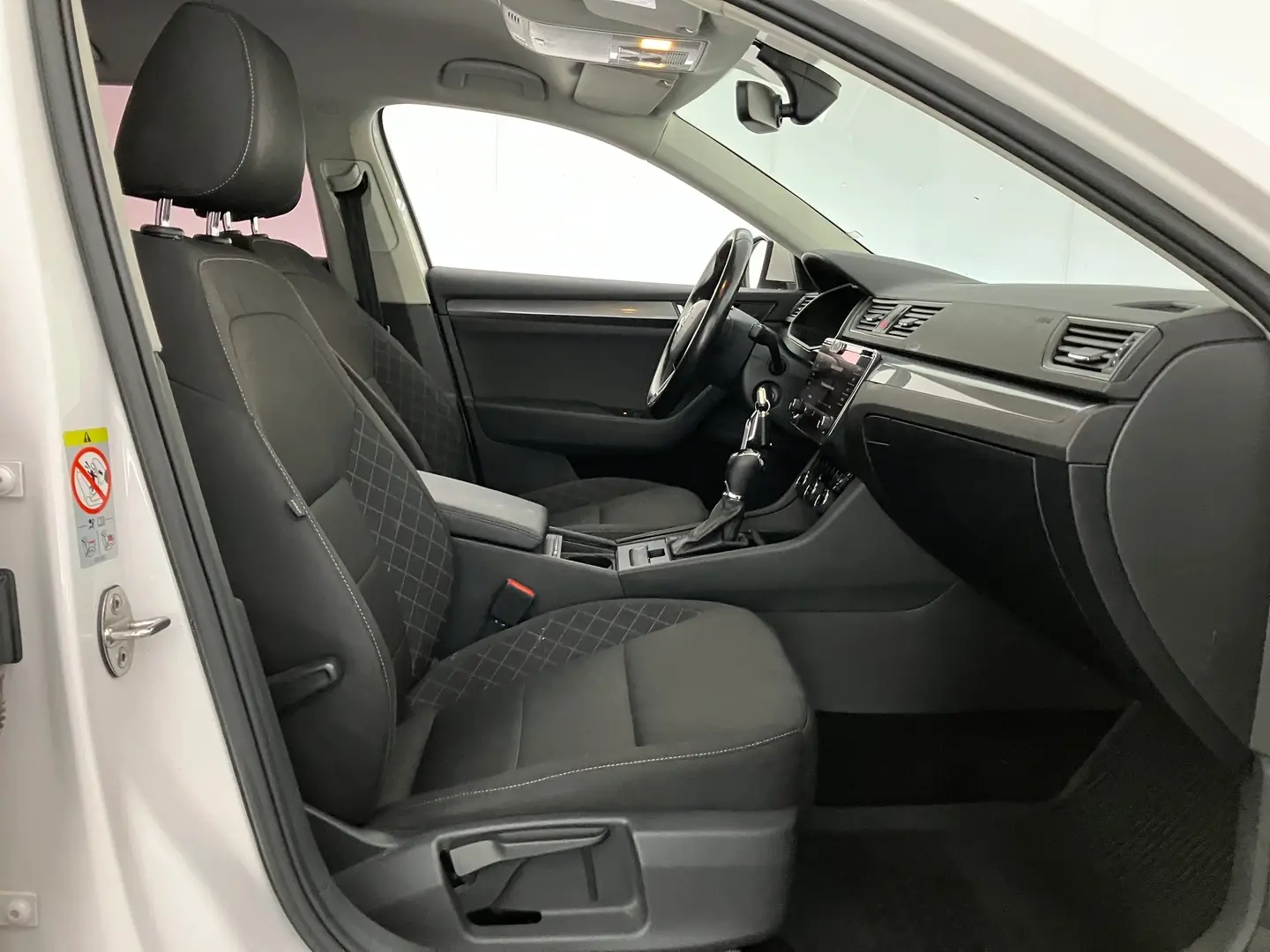 Car Image - 1GYt8zCfA90vLSVuf6sAfk