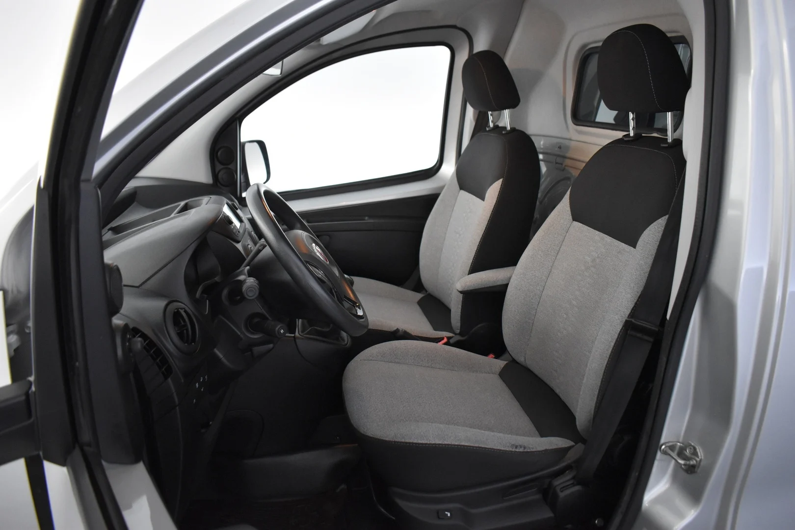 Car Image - 2xJPEavCjOPXiBxy7RZ3Db