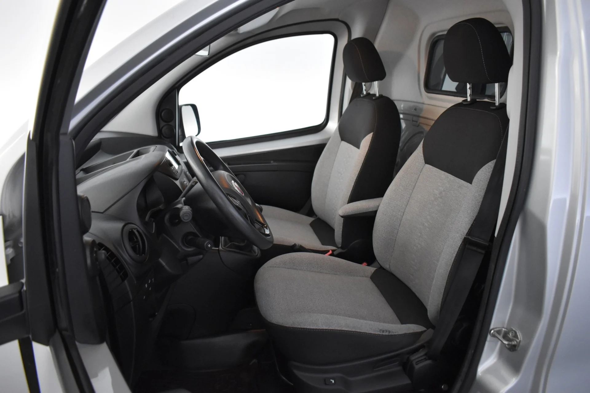 Car Image - 2xJPEavCjOPXiBxy7RZ3Db