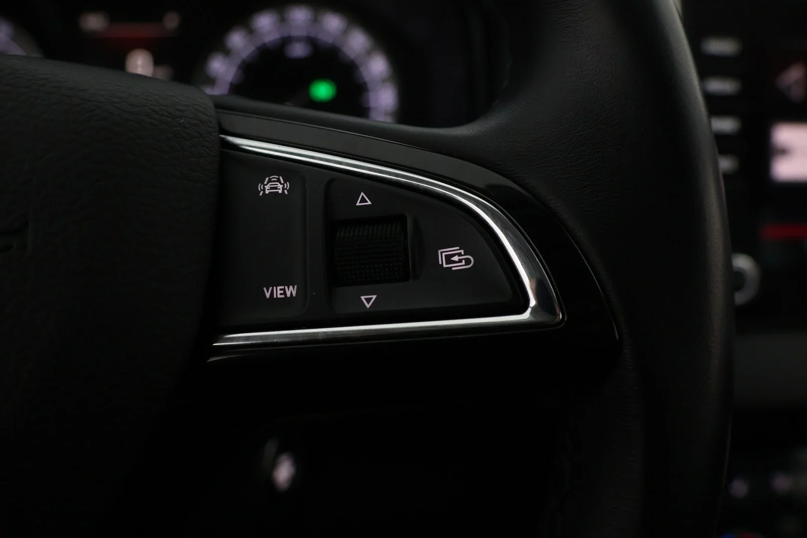 Car Image - 7Km6zw9jDYTQKeack71WeV