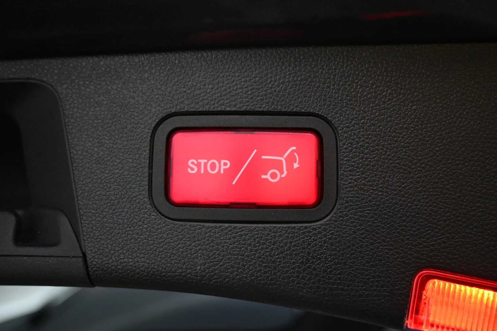 Car Image - 78FMlBl7ee1i6M0O9I2iCp