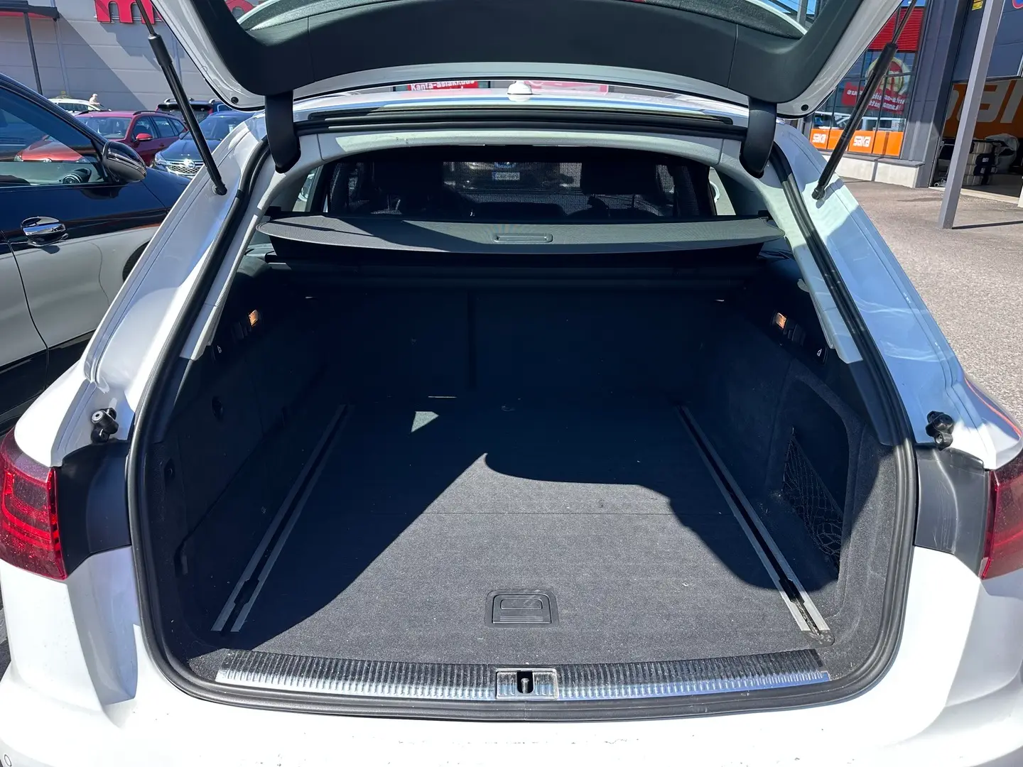 Car Image - 4xQs89Tnw0fqtkZBv9l3z