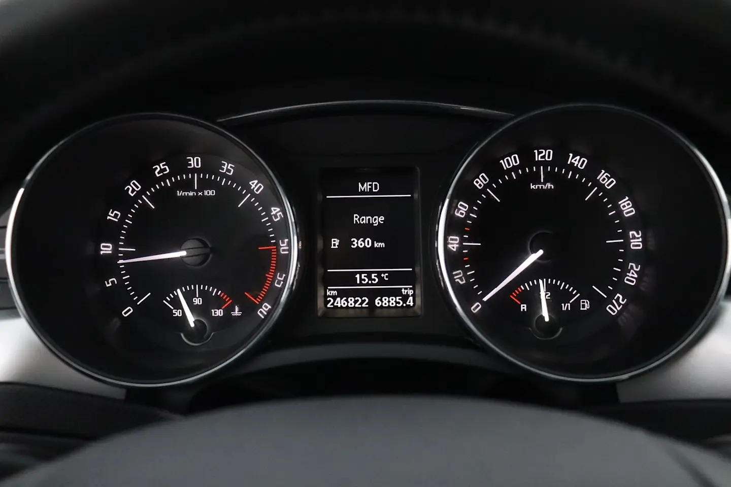Car Image - 3th09IPSoHXlxBuwXi34r9