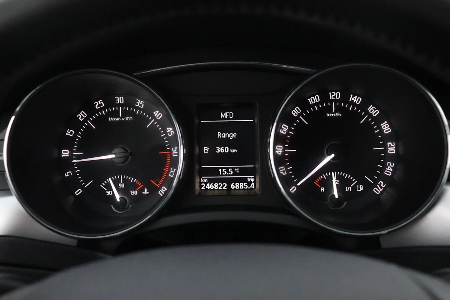 Car Image - 3th09IPSoHXlxBuwXi34r9