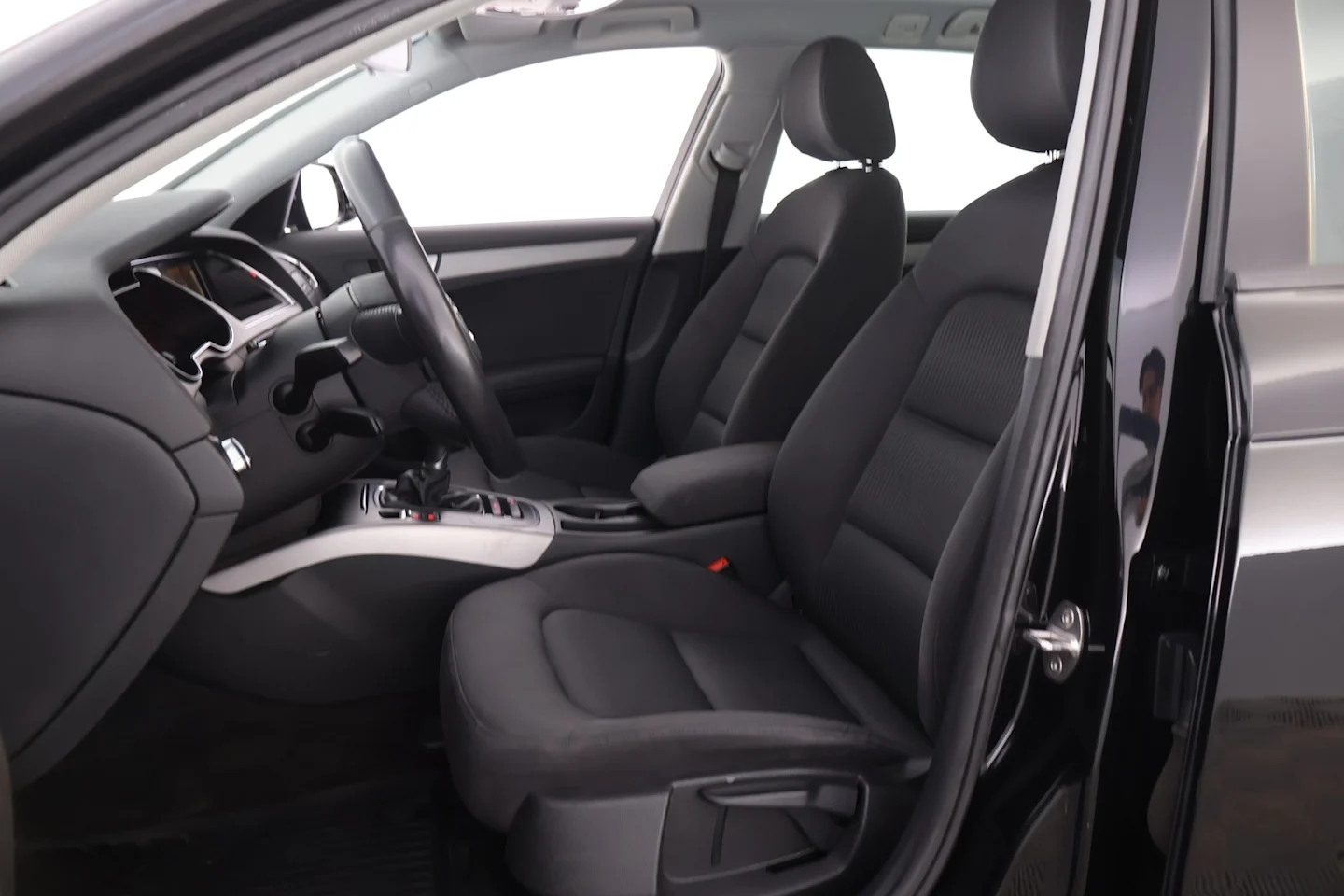 Car Image - 4o8z3EfavhIlfFxTKoxqPR