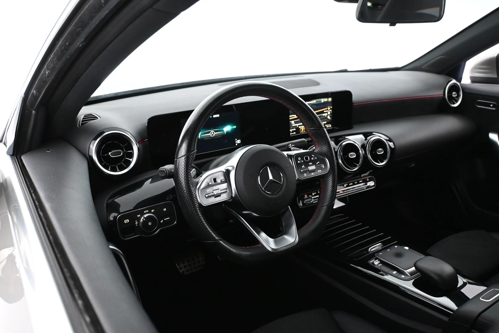 Car Image - O8CbNdHjqIHxYOIkIdSQe