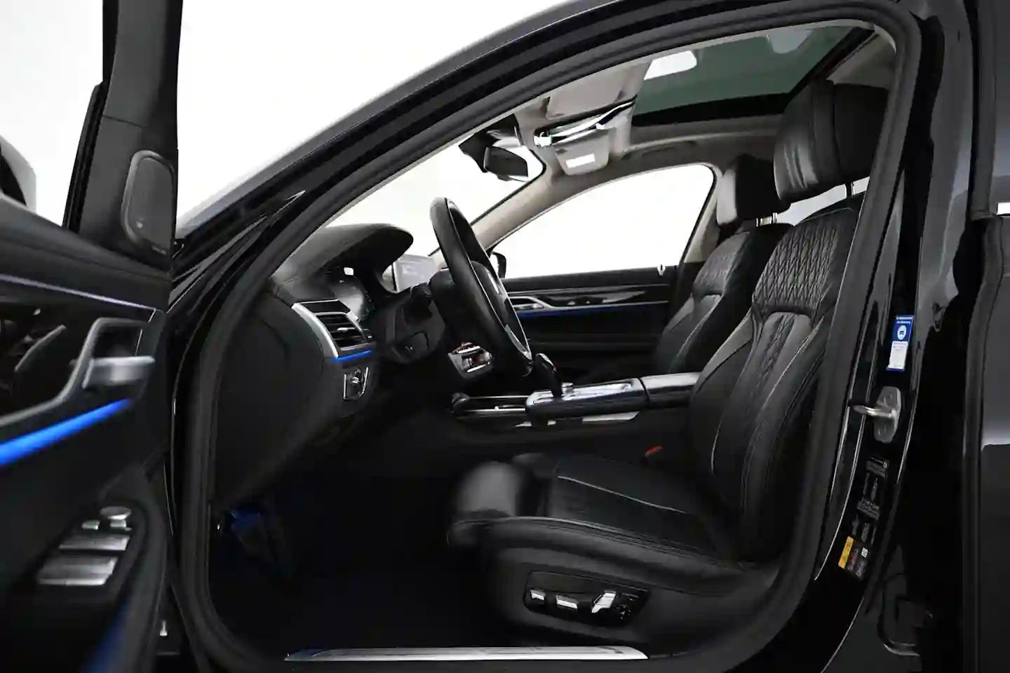 Car Image - 6HaWT749U0YPhziEg579IT